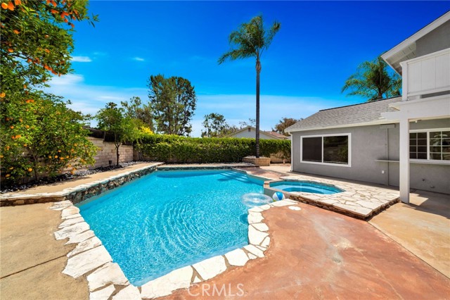 25735 Williamsburg Court, Lake Forest CA: https://media.crmls.org/medias/4851d7f4-ffa5-4d40-9f48-6ac3fcf65311.jpg