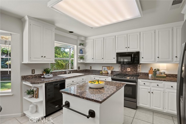 Detail Gallery Image 3 of 42 For 735 Silverado Estates Ct, Chico,  CA 95973 - 4 Beds | 2 Baths