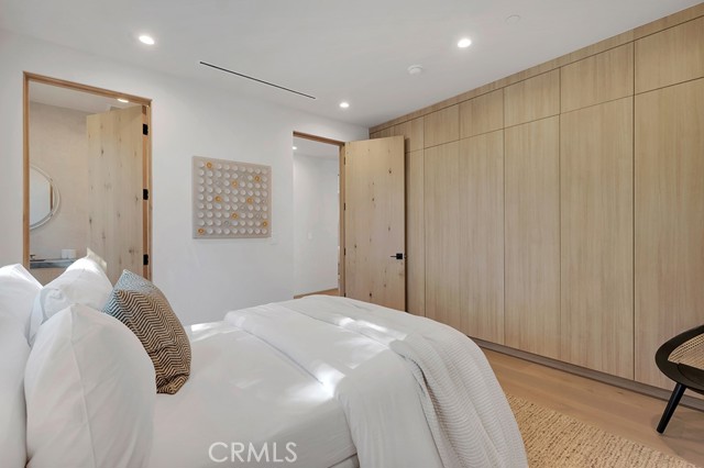 Detail Gallery Image 34 of 62 For 13024 Bloomfield St, Studio City,  CA 91604 - 6 Beds | 6/1 Baths
