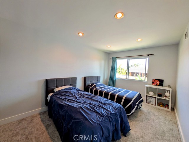 Detail Gallery Image 14 of 20 For 20291 Bancroft Cir, Huntington Beach,  CA 92646 - 4 Beds | 2/1 Baths