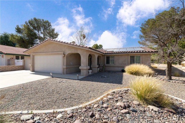 Detail Gallery Image 2 of 48 For 15090 Orchard Hill Ln, Helendale,  CA 92342 - 3 Beds | 2 Baths