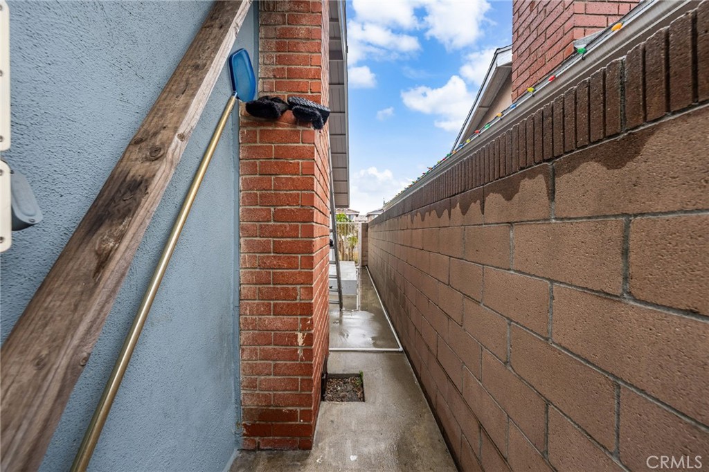 https://media.crmls.org/medias/48526c17-d9d3-4854-8acc-15cdb70e490b.jpg?preset=X-Large