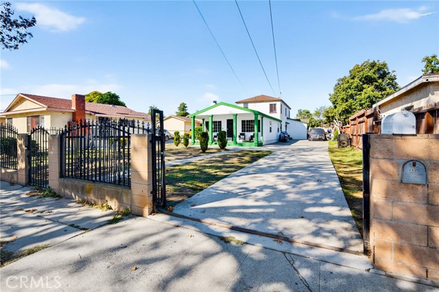 Detail Gallery Image 3 of 33 For 1803 E 109th Pl, Los Angeles,  CA 90059 - 5 Beds | 2 Baths