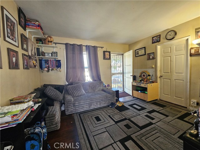 Detail Gallery Image 2 of 4 For 2386 Wilma Ave, Commerce,  CA 90040 - 1 Beds | 1 Baths