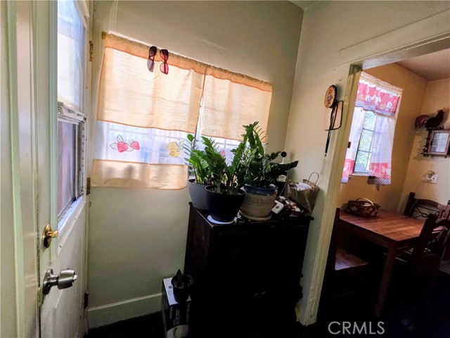 5323 Latham, Los Angeles CA: https://media.crmls.org/medias/4853158f-c74c-40fe-92f0-6e31ef5706f9.jpg