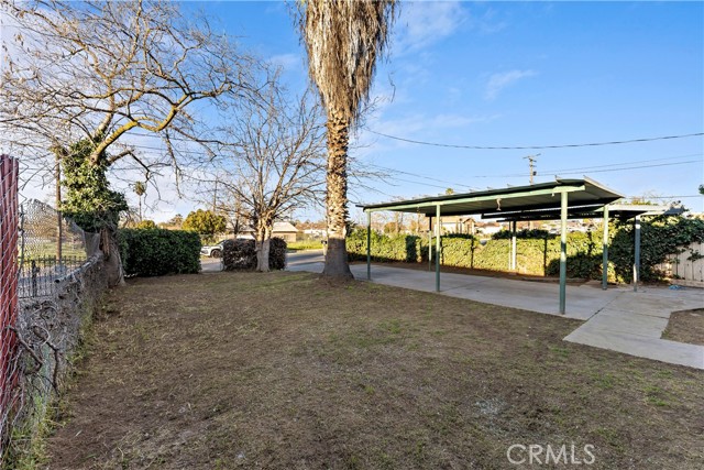 Detail Gallery Image 4 of 22 For 129 W Atchison, Fresno,  CA 93706 - 3 Beds | 2 Baths