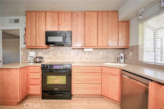 Detail Gallery Image 8 of 53 For 26500 New Bedford, Menifee,  CA 92586 - 3 Beds | 2 Baths