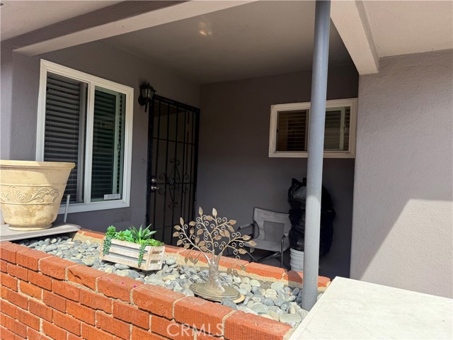 Detail Gallery Image 3 of 16 For 525 W Hampshire Ave, Anaheim,  CA 92805 - 5 Beds | 3 Baths