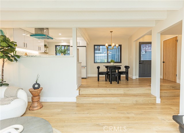 Detail Gallery Image 3 of 14 For 319 Heliotrope Ave, Corona Del Mar,  CA 92625 - 2 Beds | 2 Baths