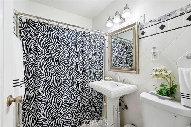 Detail Gallery Image 23 of 33 For 18149 Saticoy, Reseda,  CA 91335 - 3 Beds | 2 Baths