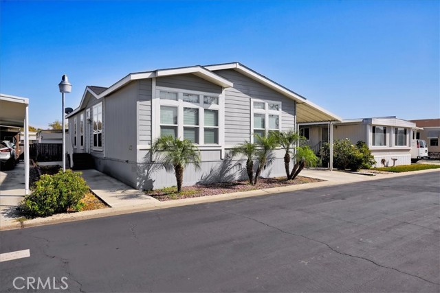 111 Madrid, Tustin CA: https://media.crmls.org/medias/485a2705-e3c3-4a99-8a95-0c726798afec.jpg