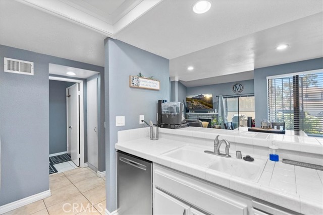 Detail Gallery Image 12 of 28 For 1031 S Palmetto Ave #N1,  Ontario,  CA 91762 - 2 Beds | 2/1 Baths