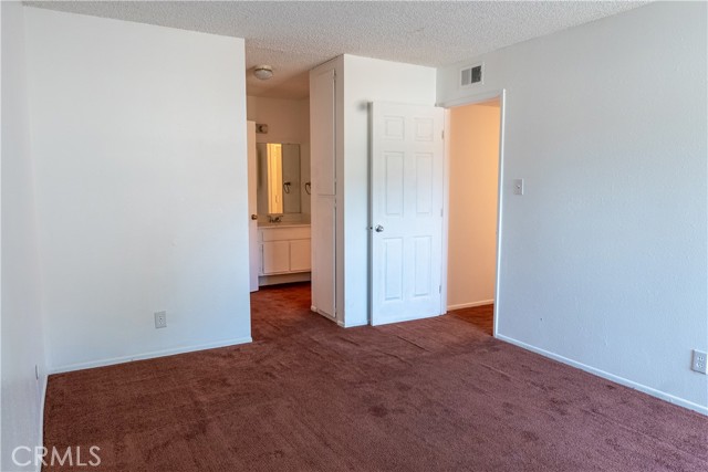 5700 Etiwanda Avenue, Tarzana CA: https://media.crmls.org/medias/485b5e52-916f-48af-9c7c-e3c797e5d852.jpg