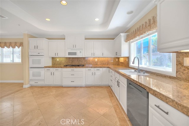 Detail Gallery Image 12 of 33 For 1208 Mackay Ln, Redondo Beach,  CA 90278 - 5 Beds | 3 Baths