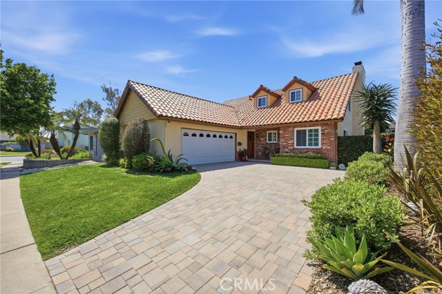 Detail Gallery Image 2 of 49 For 105 Harvard Ln, Seal Beach,  CA 90740 - 5 Beds | 2 Baths