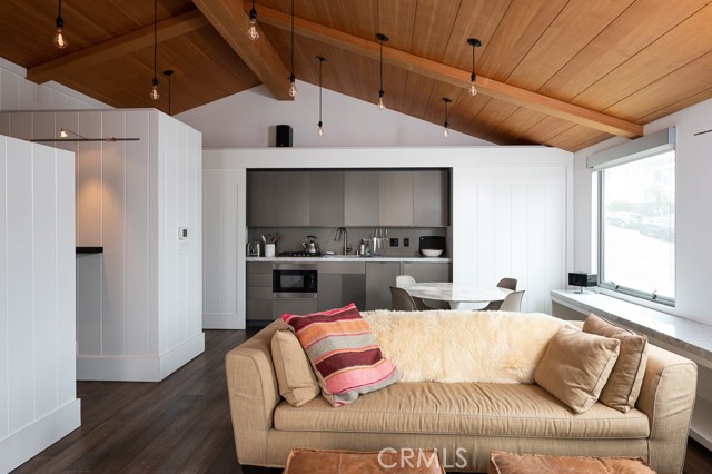 137 15th Street, Manhattan Beach, California 90266, 2 Bedrooms Bedrooms, ,2 BathroomsBathrooms,Residential,Sold,15th,SB22082552