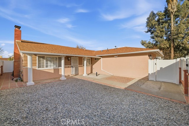 Detail Gallery Image 3 of 38 For 24305 Wabuska, Newhall,  CA 91321 - 6 Beds | 3 Baths