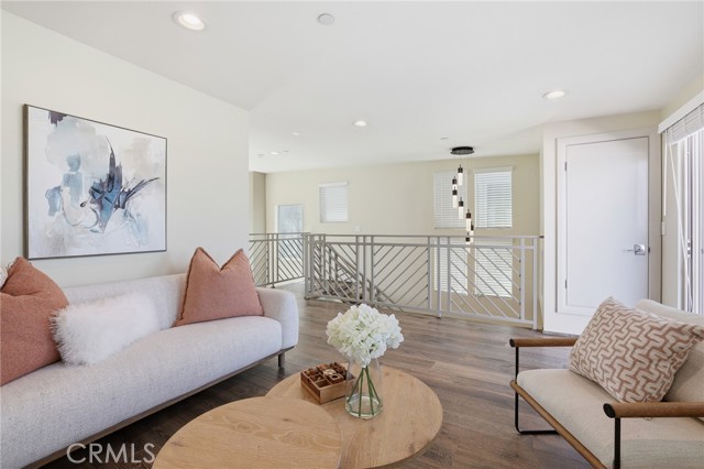 Detail Gallery Image 45 of 67 For 1745 Spreckels Ln, Redondo Beach,  CA 90278 - 3 Beds | 4/1 Baths