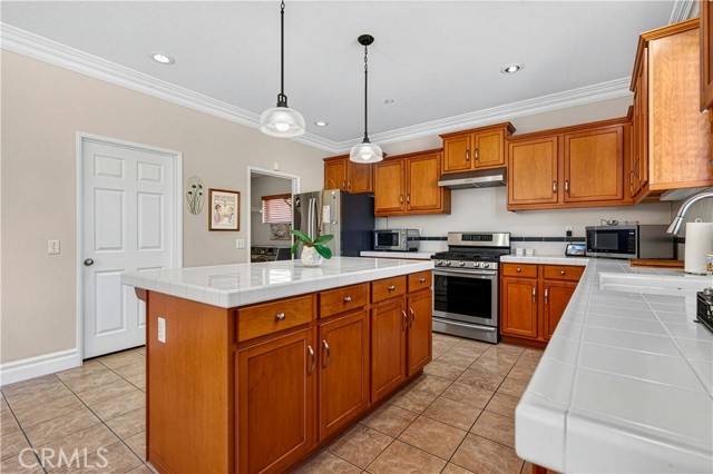 Detail Gallery Image 7 of 29 For 21803 Delany Ln, Canoga Park,  CA 91304 - 3 Beds | 3 Baths