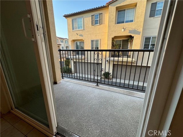Detail Gallery Image 8 of 25 For 1681 Acacia St #B,  Alhambra,  CA 91801 - 3 Beds | 2/1 Baths