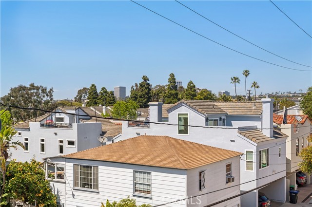 441 1/2 Goldenrod Avenue, Corona del Mar CA: https://media.crmls.org/medias/485f6579-fb05-473e-a507-a71528cd760e.jpg