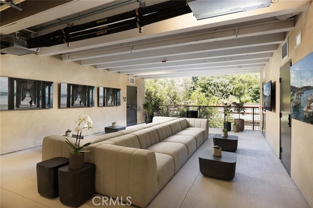 Media lounge
