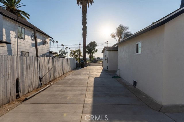 6823 Orange Street, Highland CA: https://media.crmls.org/medias/48609275-7ffe-49f1-a3e4-cd88e9806320.jpg