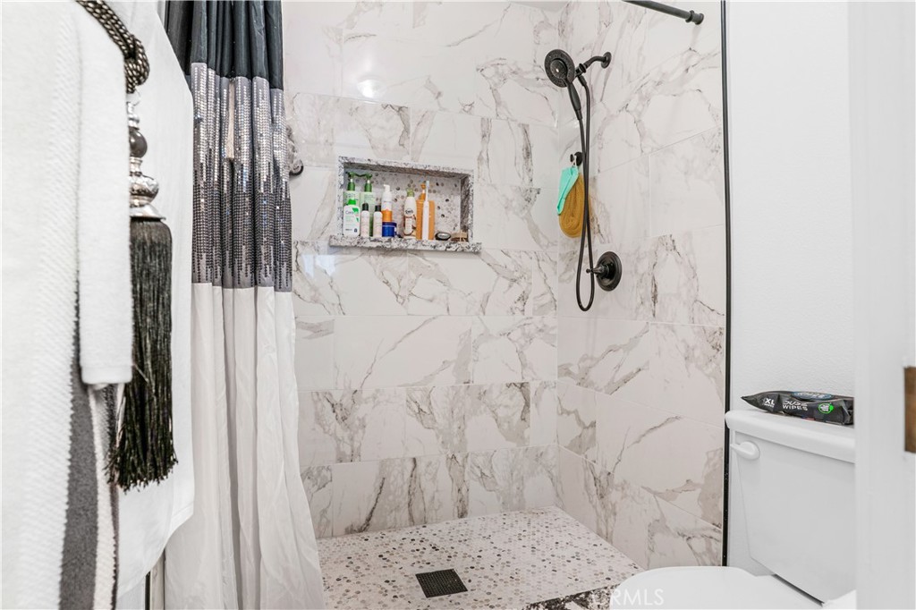 https://media.crmls.org/medias/486098a1-b779-415e-8ddb-e0666bd6213a.jpg?preset=X-Large