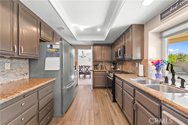 Detail Gallery Image 14 of 71 For 7950 Valencia Ct, Highland,  CA 92346 - 4 Beds | 3 Baths
