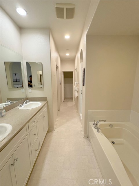 78 Talisman, Irvine CA: https://media.crmls.org/medias/48618b20-c8b5-468e-aa3e-fcd947314fc8.jpg