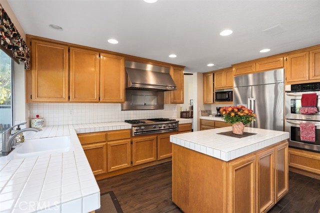 Detail Gallery Image 19 of 39 For 19222 Red Bluff, Lake Forest,  CA 92679 - 4 Beds | 3/1 Baths