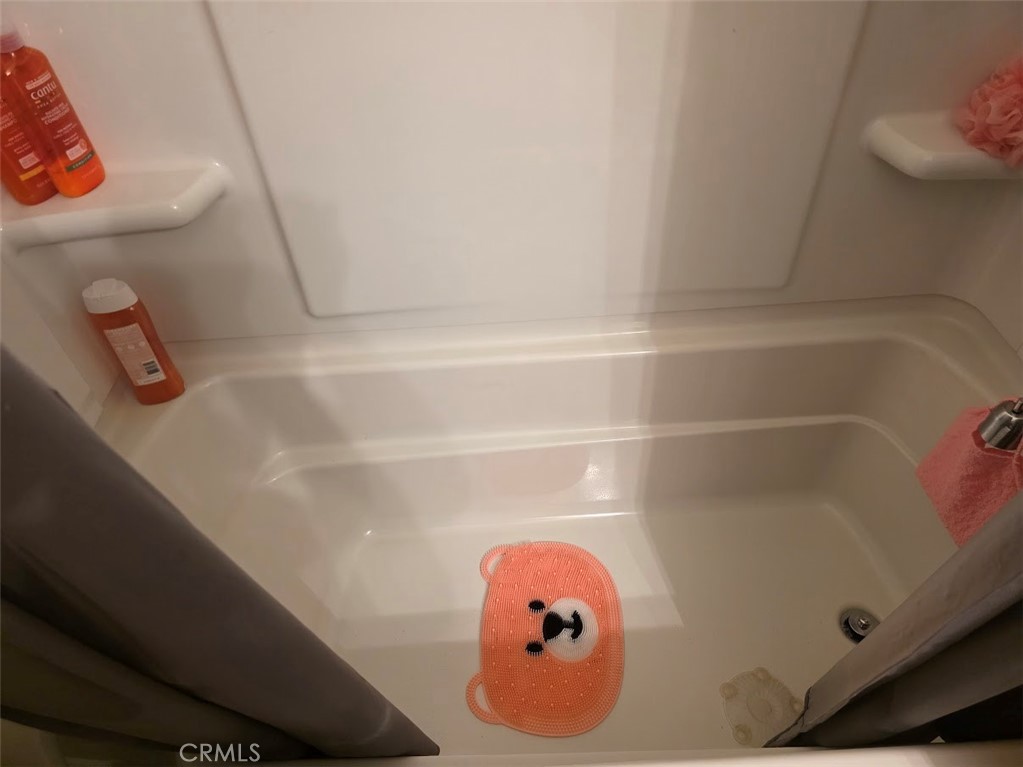 https://media.crmls.org/medias/4863092a-f475-493d-975b-32e144c2a183.jpg?preset=X-Large