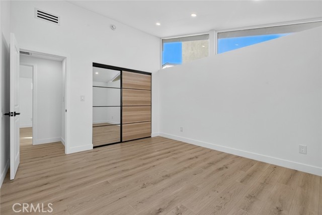 16445 Kingsbury photo 43