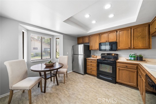 Detail Gallery Image 5 of 16 For 211 E Ponderosa Ln #10,  Anaheim,  CA 92802 - 2 Beds | 2 Baths