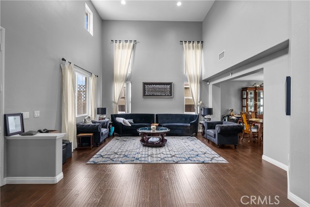 Detail Gallery Image 3 of 40 For 26426 Cardinal Dr, Canyon Country,  CA 91387 - 5 Beds | 4 Baths