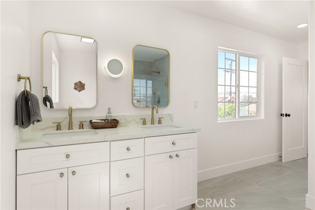 5732 Hillcrest Drive, Los Angeles CA: https://media.crmls.org/medias/48679b16-30ff-4fdc-a678-edeb373b2e95.jpg
