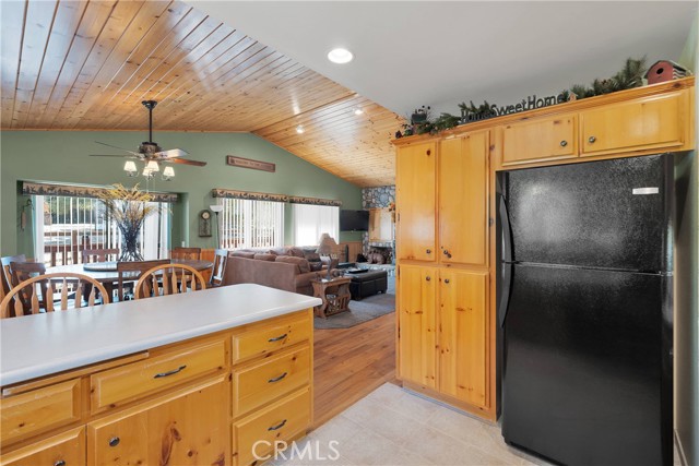 Detail Gallery Image 15 of 31 For 128 Crater Lake Rd, Big Bear Lake,  CA 92315 - 3 Beds | 2 Baths
