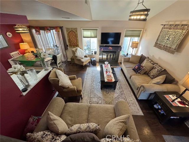 2044 W Hastings Way, Anaheim CA: https://media.crmls.org/medias/4868720b-c756-4af4-a9cb-db5789bf5f46.jpg