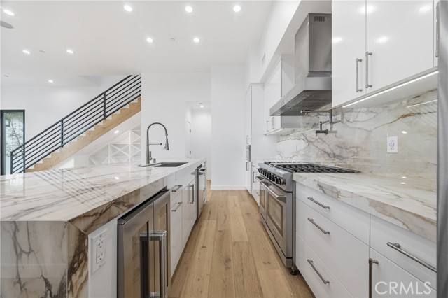 Detail Gallery Image 4 of 58 For 6565 Pickwick, Los Angeles,  CA 90042 - 3 Beds | 2/1 Baths