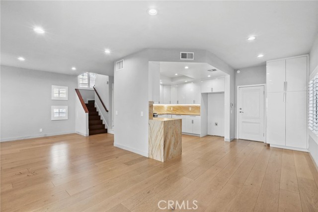 18328 Keswick Street photo 11