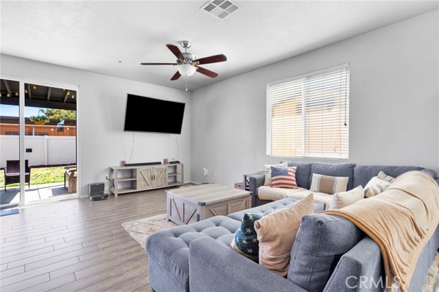 Detail Gallery Image 9 of 49 For 8179 Taft, Oak Hills,  CA 92344 - 4 Beds | 2 Baths