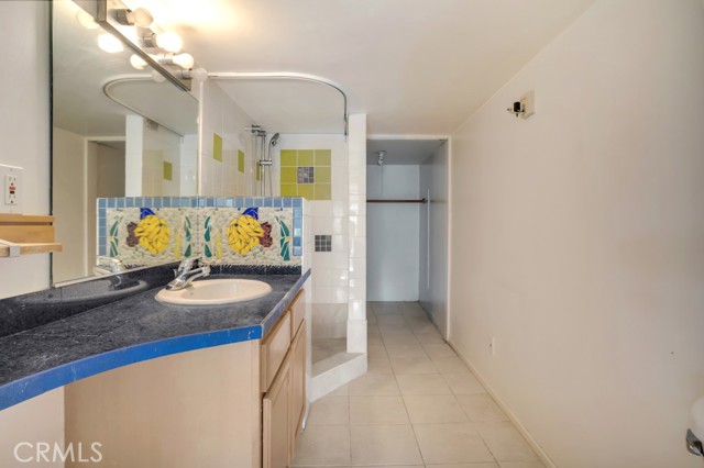 2052 N Alvarado N Street, Los Angeles CA: https://media.crmls.org/medias/486a429d-a19e-4429-9daa-85c4e30707d2.jpg