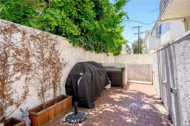 Detail Gallery Image 28 of 32 For 11954 Mayfield Ave #3,  Los Angeles,  CA 90049 - 2 Beds | 2/1 Baths