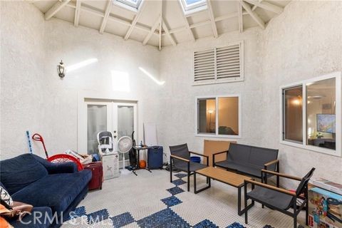 https://media.crmls.org/medias/486b72dc-3dd3-4ddc-8dfb-95255d598c45.jpg?preset=X-Large