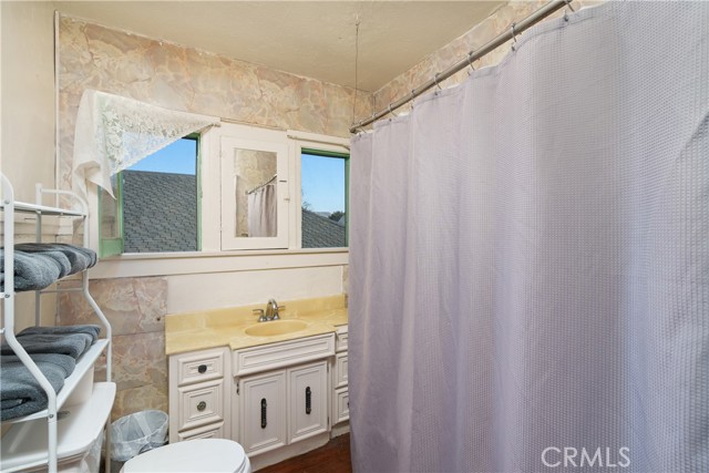 Detail Gallery Image 17 of 35 For 1446 Calumet Ave, Los Angeles,  CA 90026 - 5 Beds | 2/1 Baths