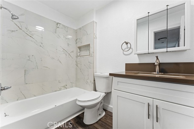 1010 1016 Valencia Street, Costa Mesa CA: https://media.crmls.org/medias/486bdcfc-0e81-4eed-8737-96c29b42bac7.jpg