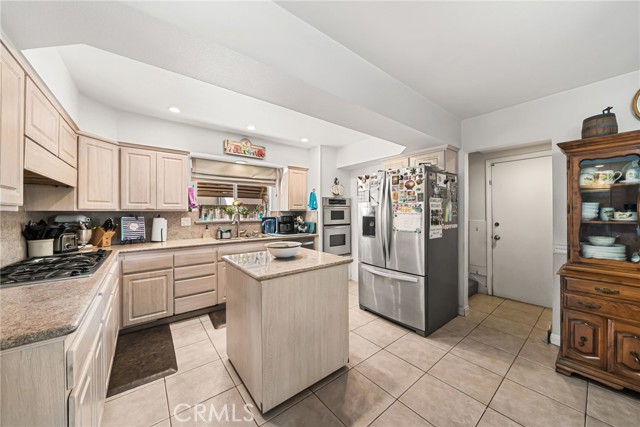 Detail Gallery Image 16 of 39 For 4024 E Del Valle, Orange,  CA 92869 - 5 Beds | 3 Baths