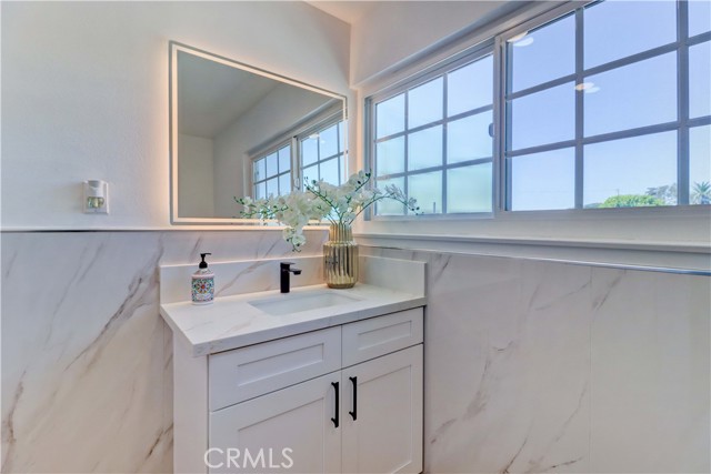 11428 Snowdrop Avenue, Fountain Valley CA: https://media.crmls.org/medias/486ca031-6331-423b-9b6e-62a898c4cb01.jpg