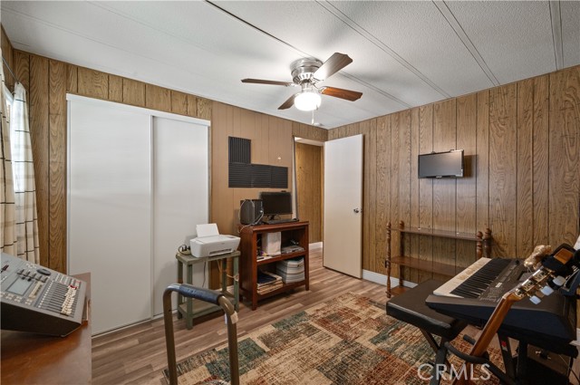 19817 Grand Avenue, Lake Elsinore CA: https://media.crmls.org/medias/486cb5f5-cbc5-4467-90c0-620e1d0ed320.jpg