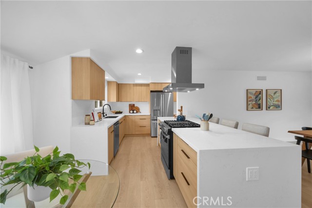 Detail Gallery Image 4 of 30 For 16938 Knapp St, Northridge,  CA 91343 - 3 Beds | 2/1 Baths